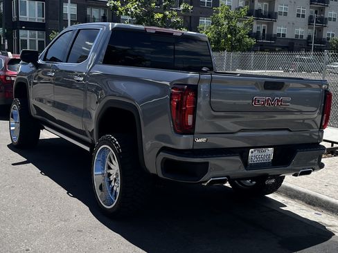 Used 2022 GMC Sierra 1500 Denali w/ Denali Premium Package AWD/4WD image 2