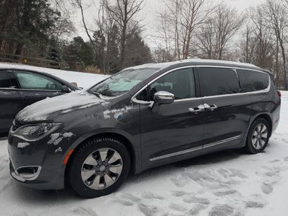 Used 2018 Chrysler Pacifica Limited w/ Advanced Safetytec Group