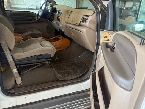 Used 1999 Ford F550 176 WB image 22