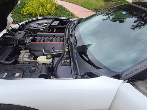 Used 1997 Chevrolet Corvette Coupe w/ Memory Pkg image 17