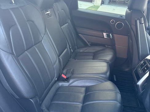 Used 2017 Land Rover Range Rover Sport SE image 10