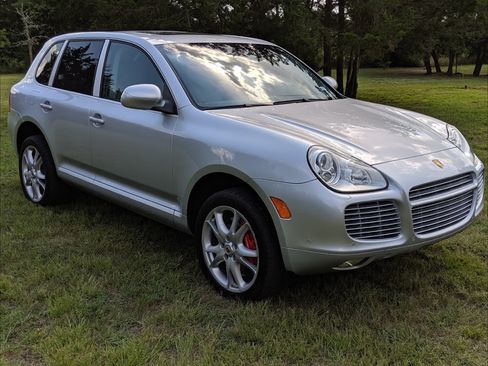Used 2006 Porsche Cayenne Turbo S image 2