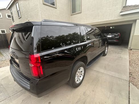 Used 2019 Chevrolet Suburban LT image 2