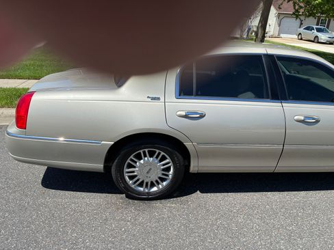 Used 2009 Lincoln Town Car Signature Limited RWD image 5