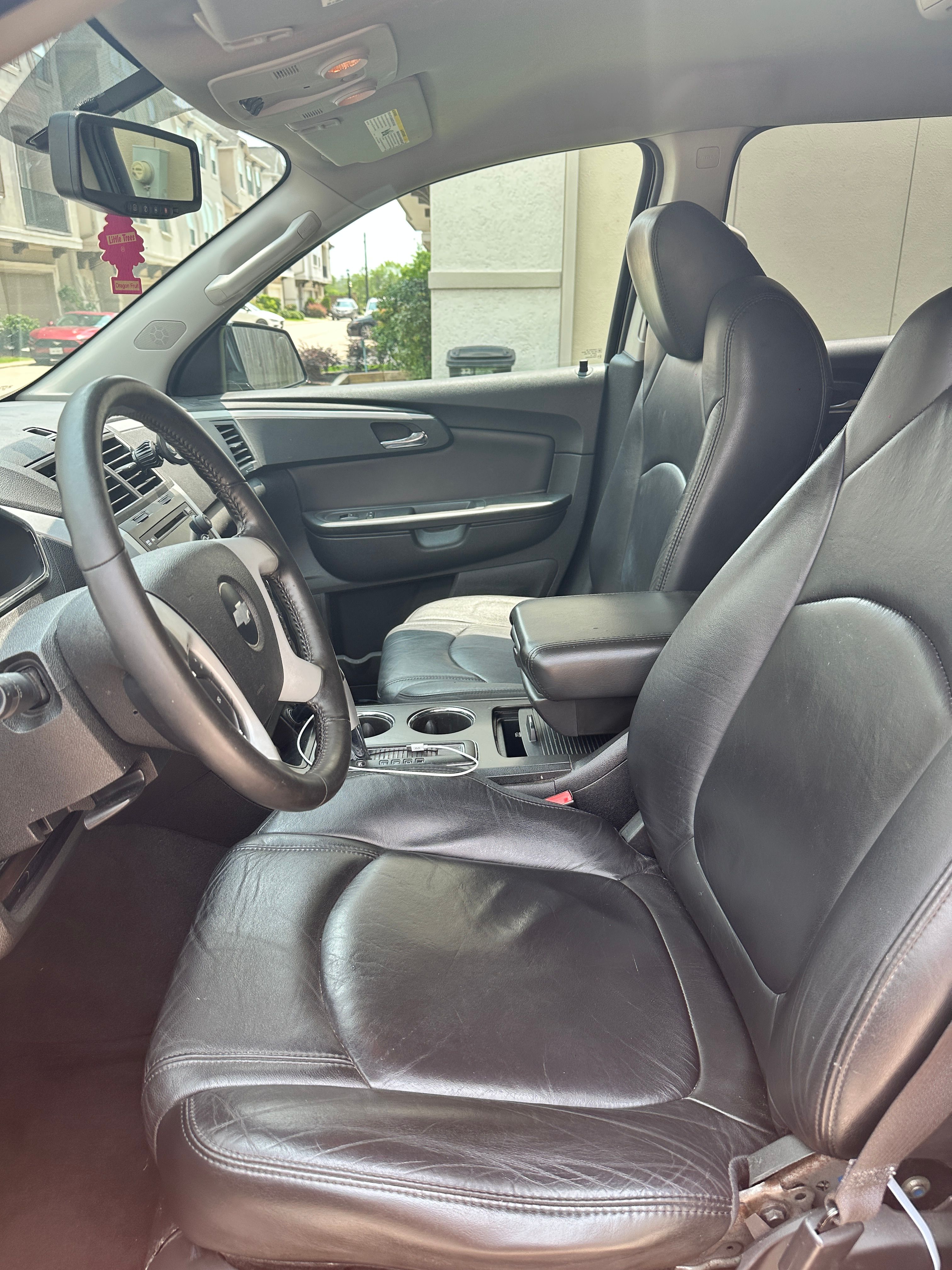 Used 2012 Chevrolet Traverse LT FWD image 13
