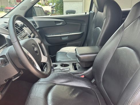 Used 2012 Chevrolet Traverse LT FWD image 13