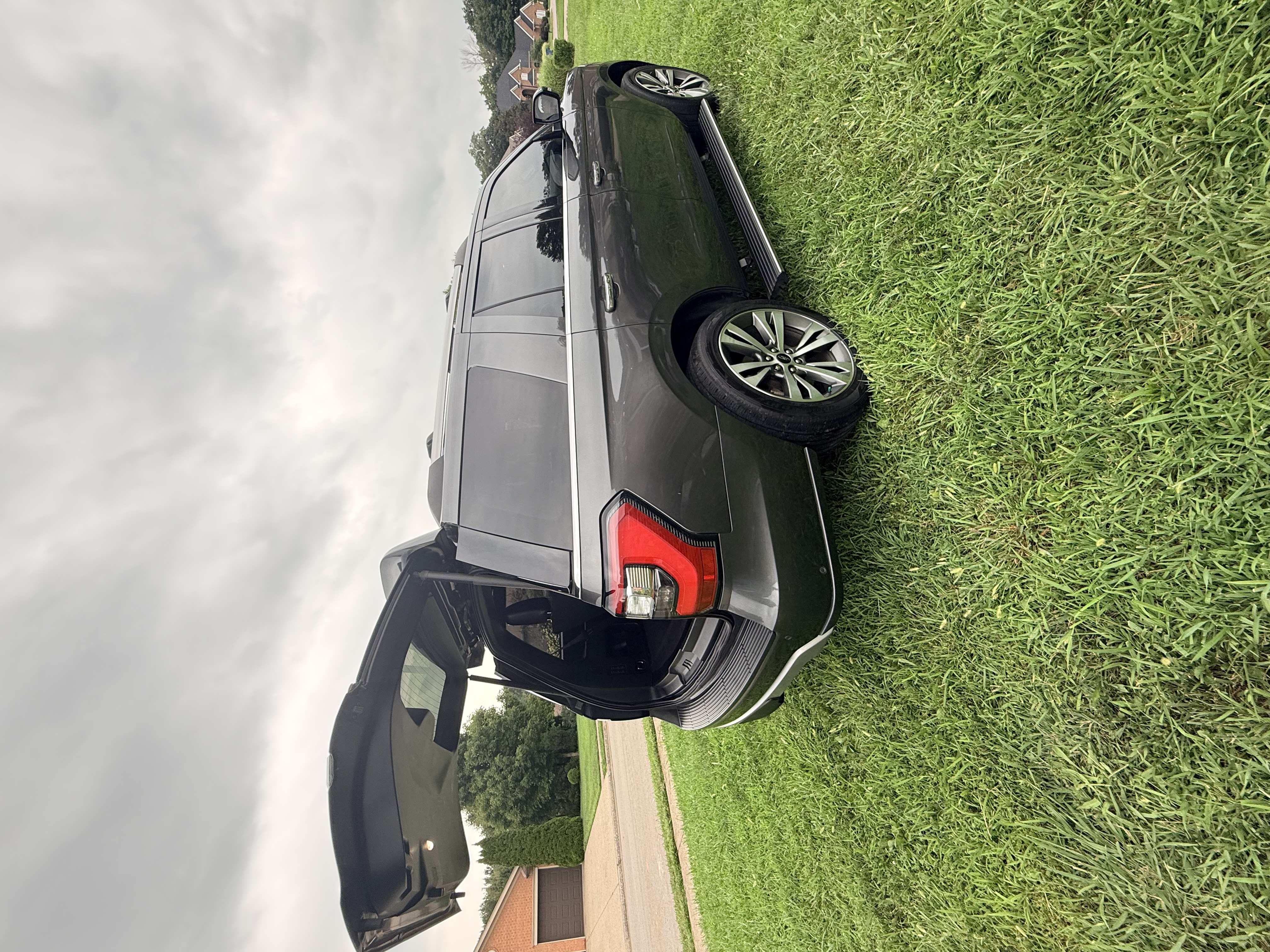 Used 2020 Ford Expedition Limited w/ Equipment Group 302A RWD image 4