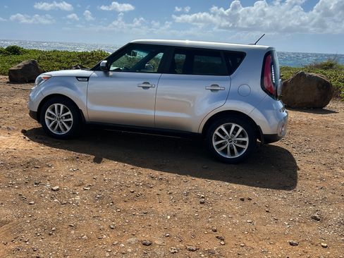 Used 2019 Kia Soul + image 5
