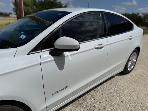 Used 2019 Ford Fusion SE FWD image 16