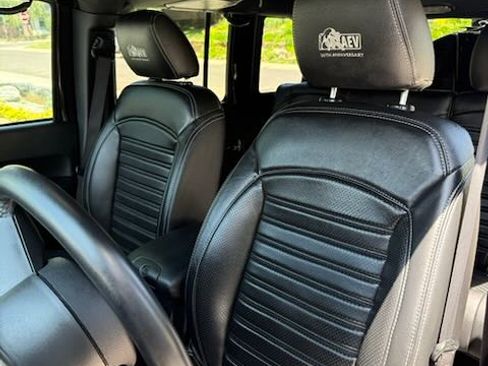 Used 2017 Jeep Wrangler Unlimited Rubicon w/ Dual Top Group image 13