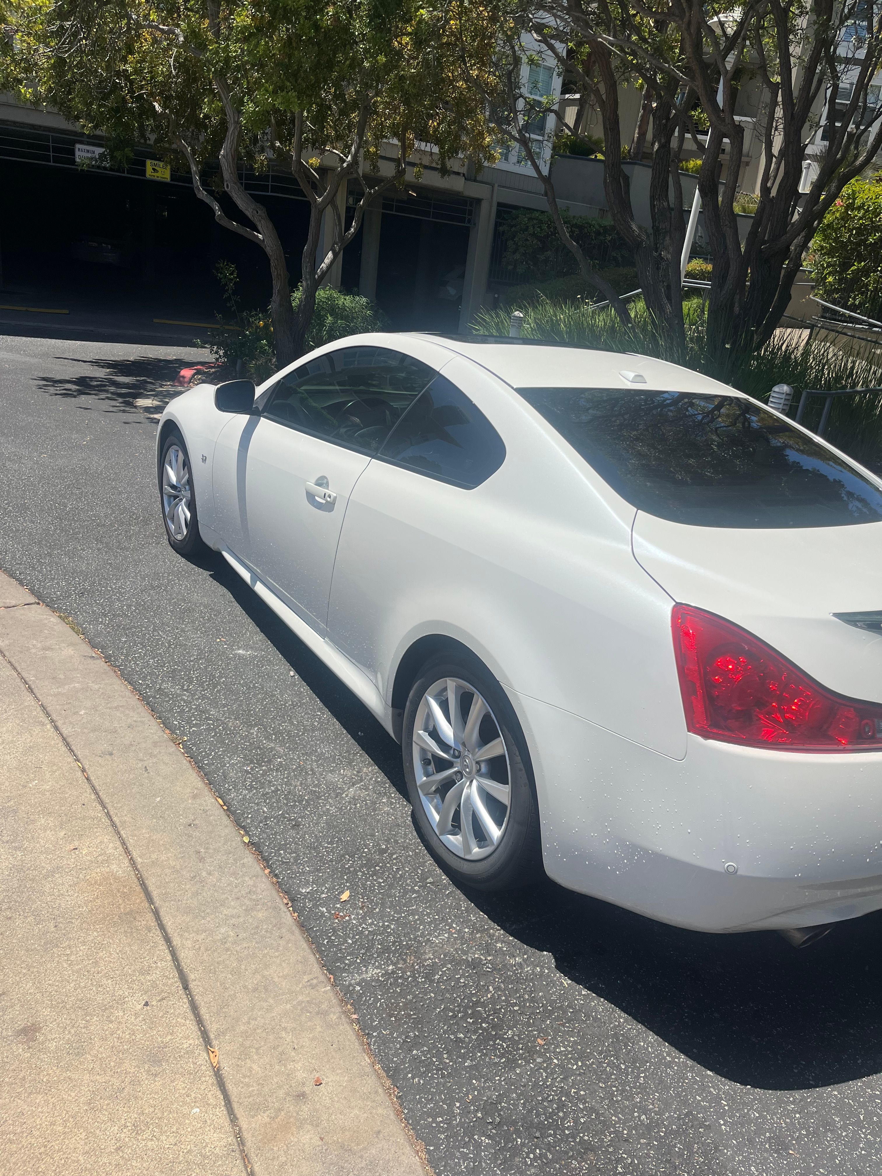 Used 2015 INFINITI Q60 Journey w/ Premium Package RWD image 9