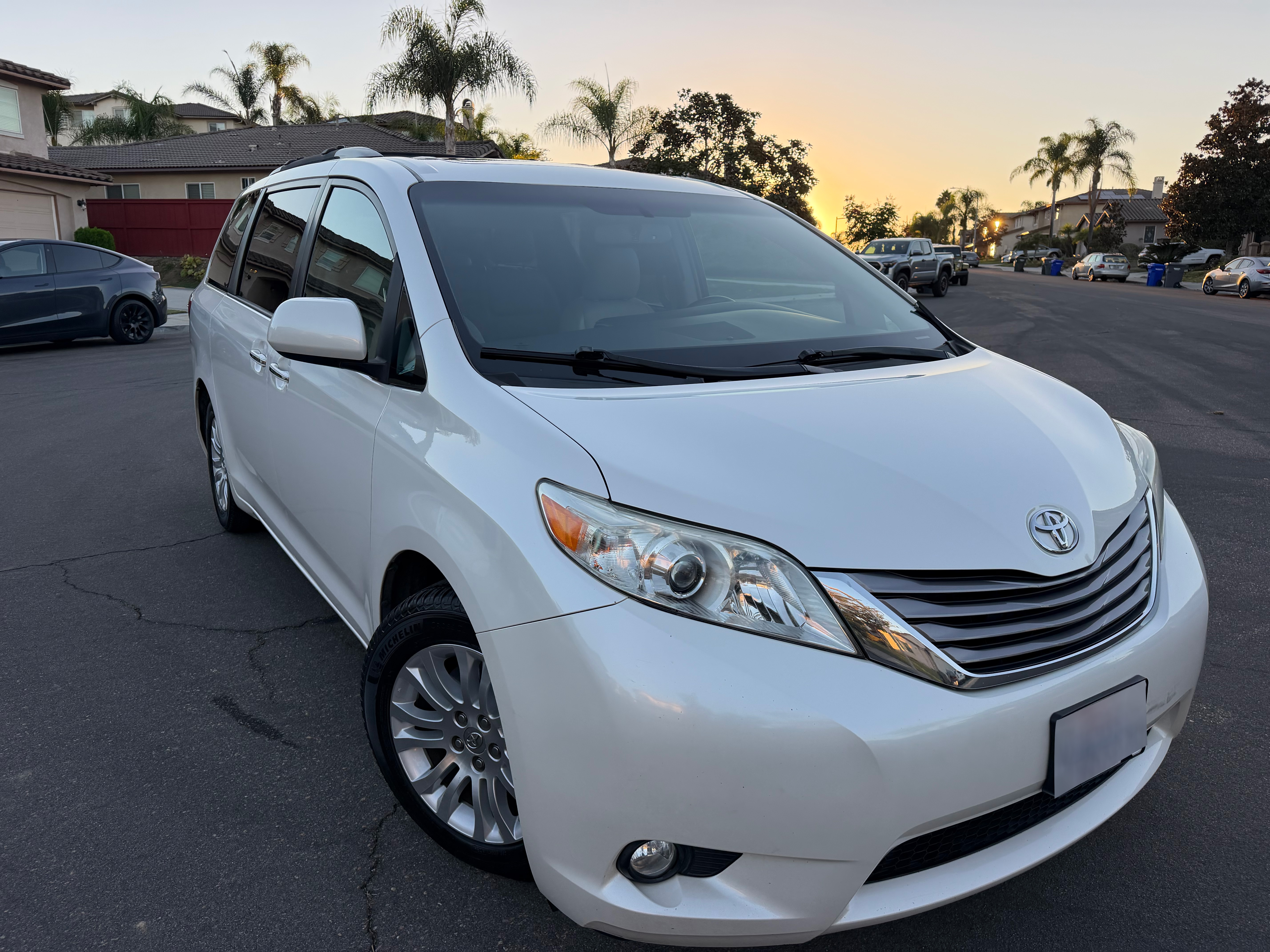 Used 2015 Toyota Sienna XLE Premium FWD image 1