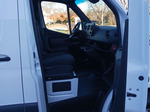 Used 2020 Mercedes-Benz Sprinter 2500 image 6