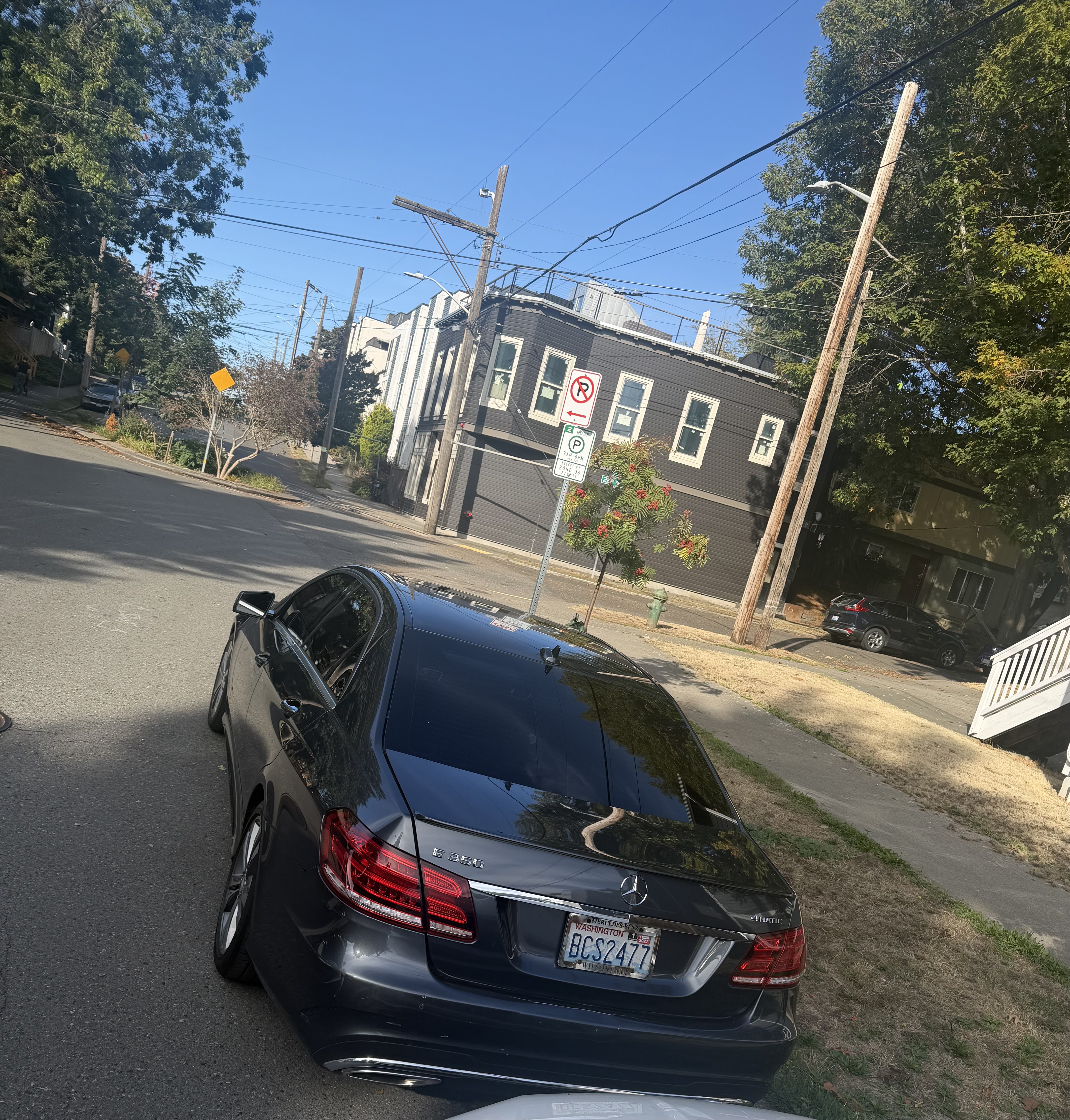 Used 2014 Mercedes-Benz E 350 4MATIC Sedan image 4