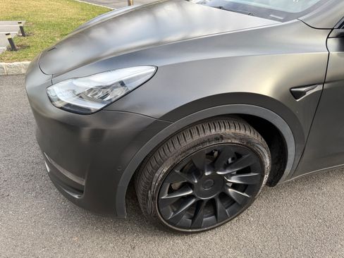 Used 2021 Tesla Model Y Long Range image 8