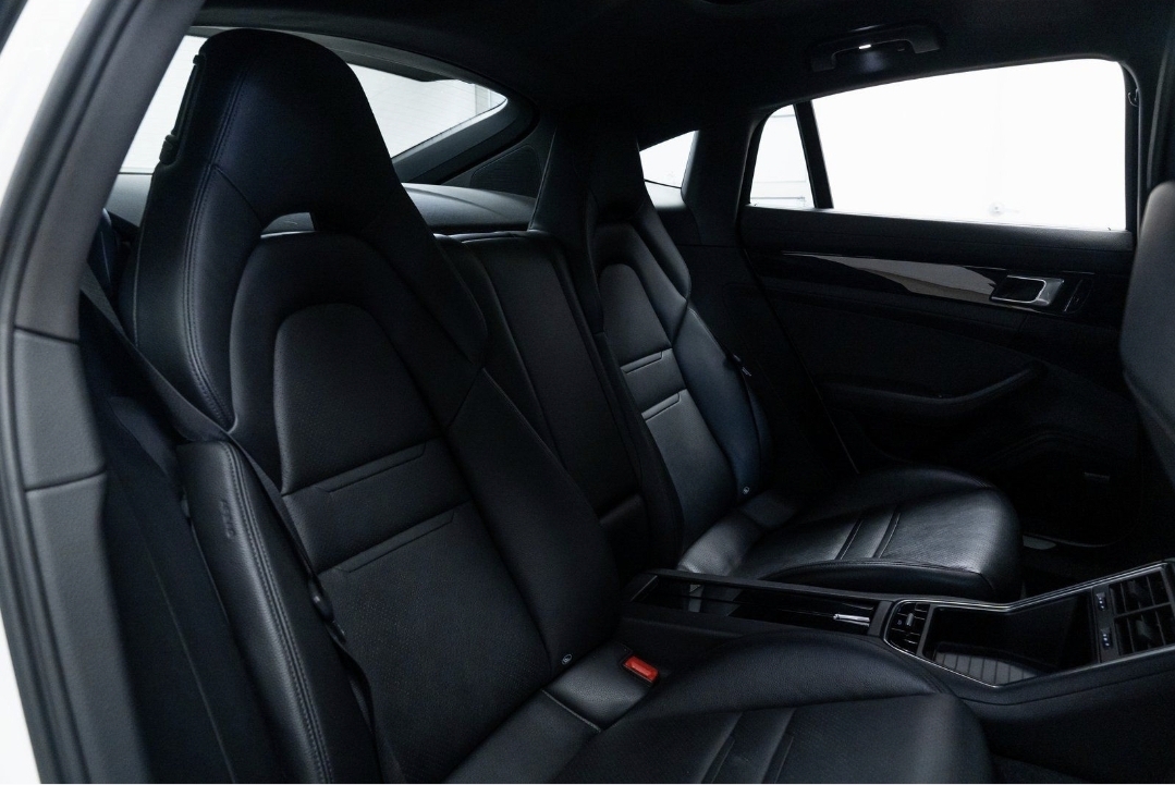 Used 2018 Porsche Panamera 4 AWD/4WD image 5