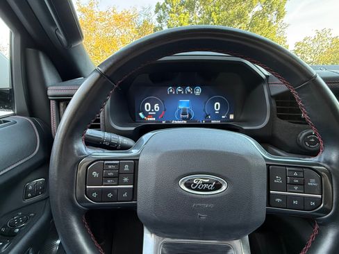 Used 2022 Ford Expedition Limited image 11