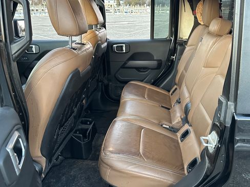 Used 2021 Jeep Gladiator Rubicon AWD/4WD image 10