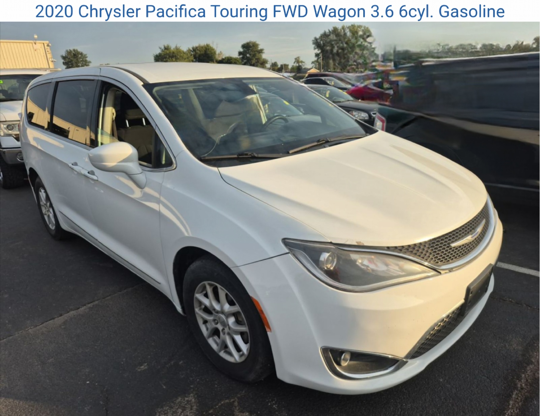 Used 2020 Chrysler Pacifica Touring FWD image 2