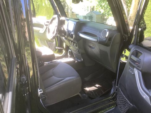 Used 2015 Jeep Wrangler Unlimited Sahara w/ Trailer Tow Group image 18