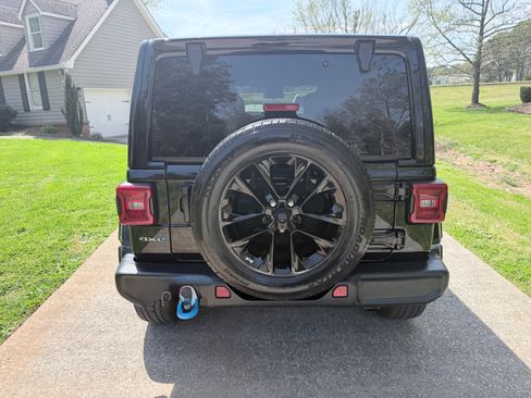 Used 2024 Jeep Wrangler Unlimited Sahara image 8