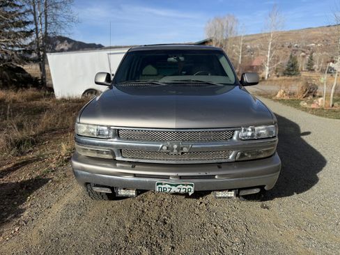 Used 2001 Chevrolet Suburban LT w/ LT Preferred Equipment Group image 4