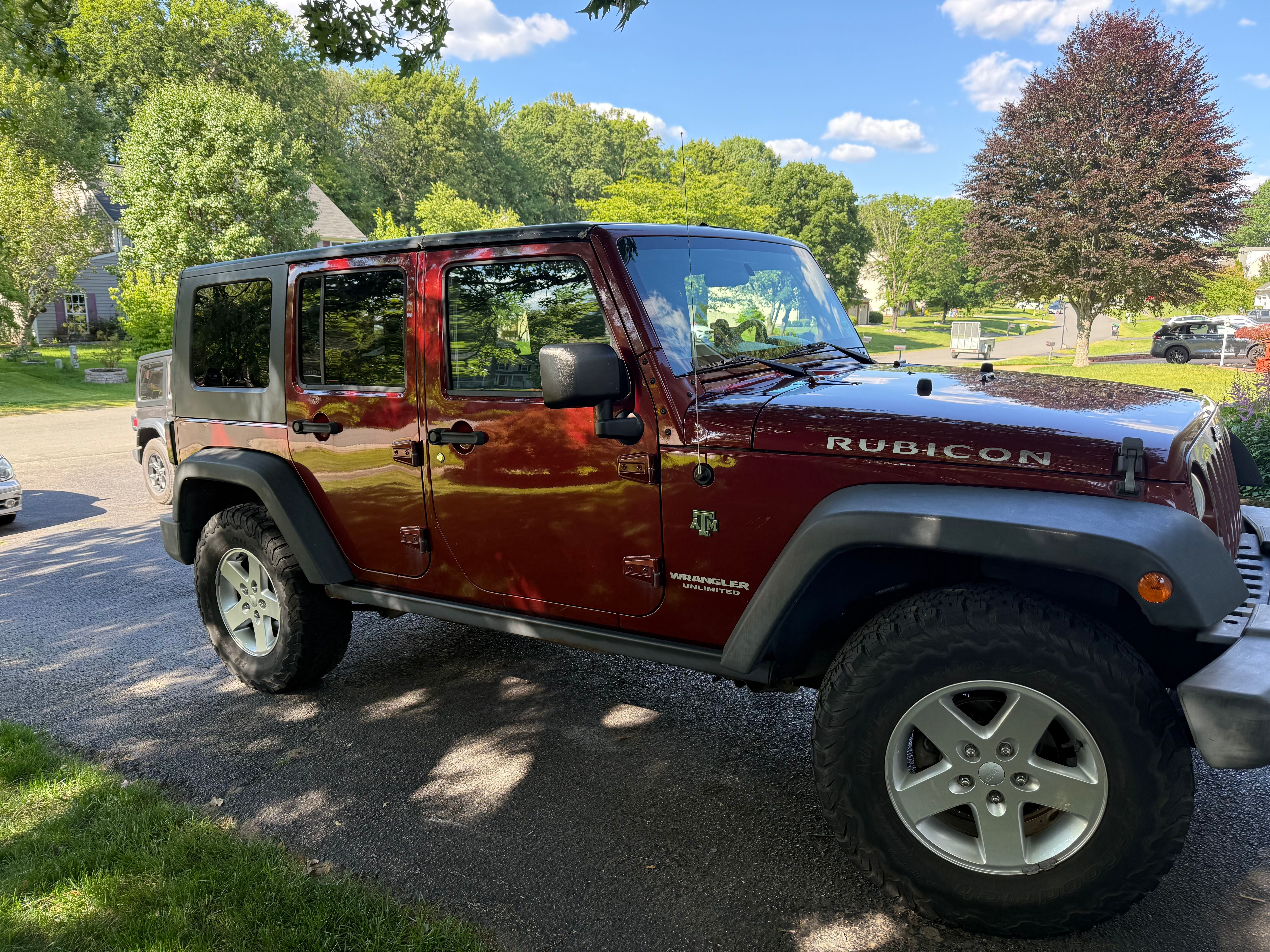 Used 2007 Jeep Wrangler Unlimited Rubicon w/ Dual Top Group AWD/4WD image 2
