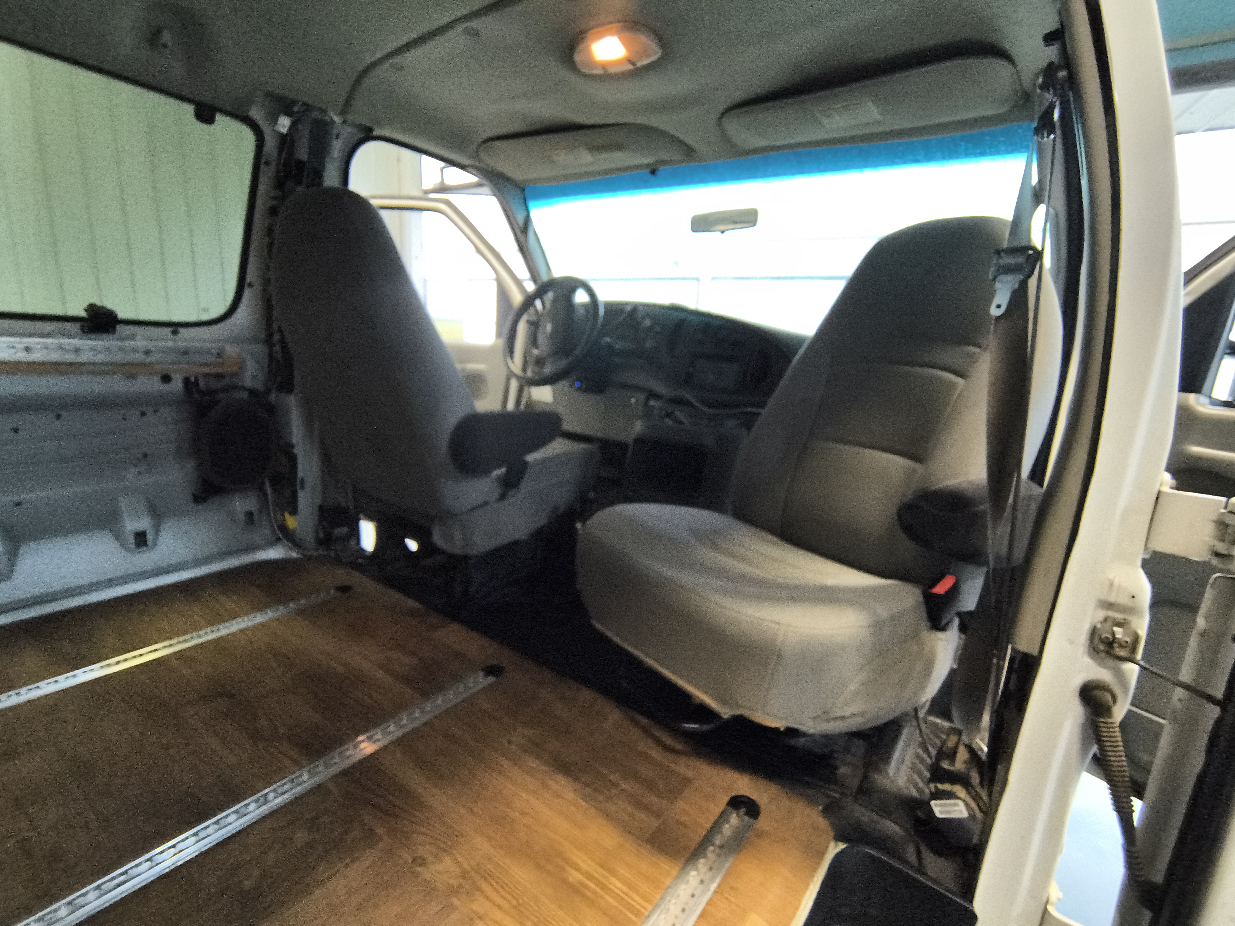 Used 2007 Ford E-350 and Econoline 350 XLT RWD image 14