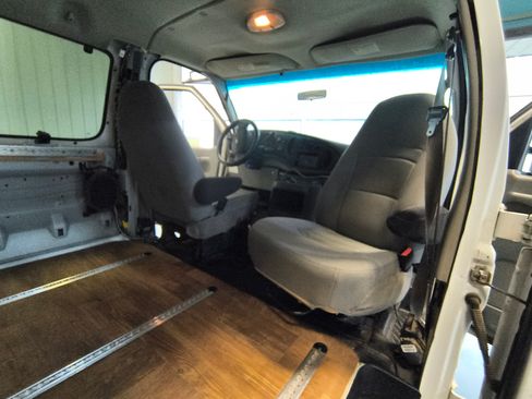 Used 2007 Ford E-350 and Econoline 350 XLT RWD image 14