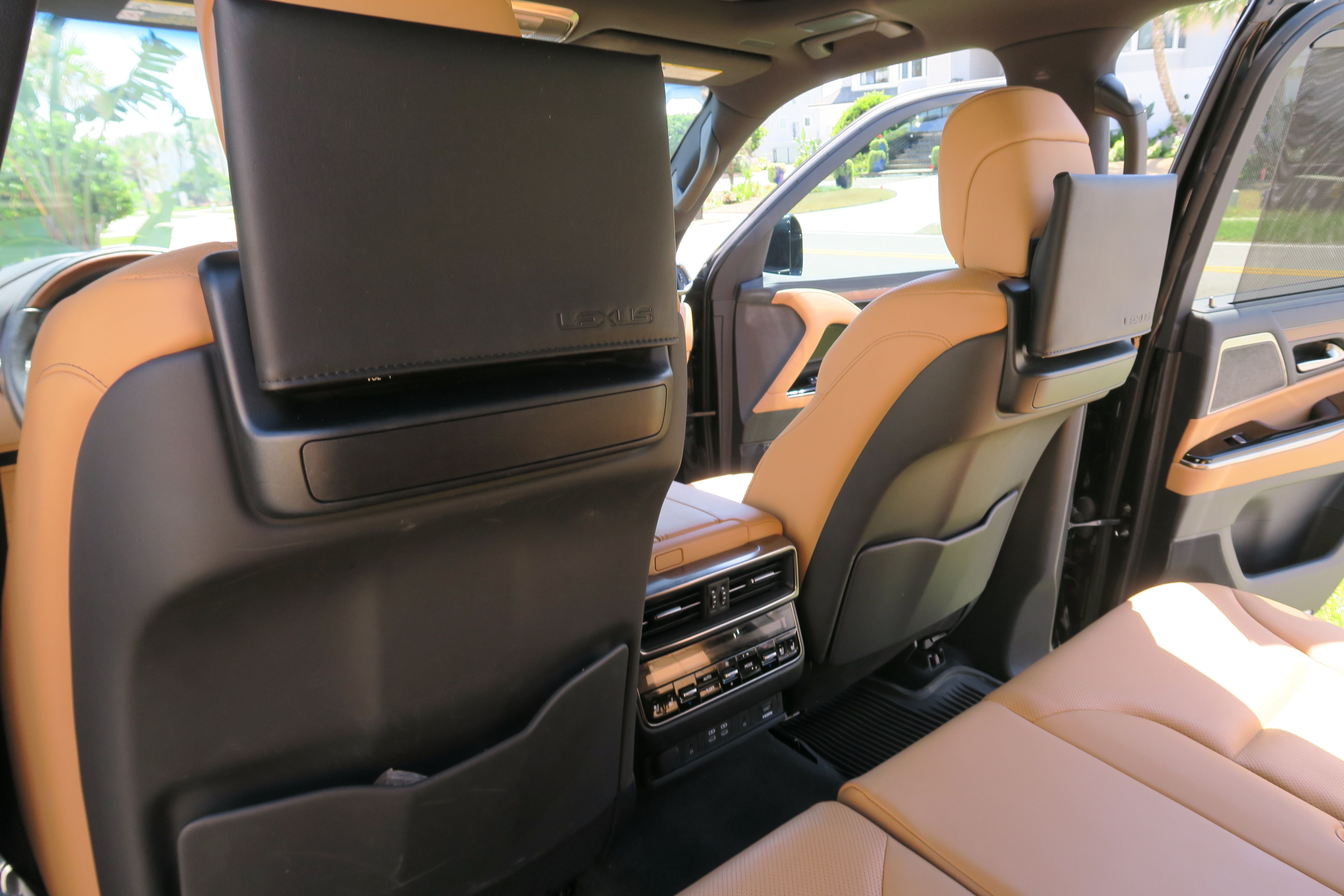 Used 2023 Lexus LX 600 4WD w/ Accessory Package (Z1) image 9
