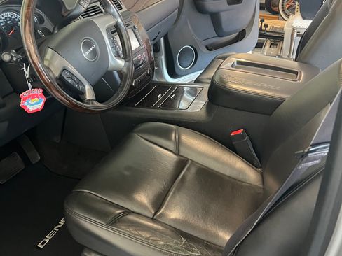 Used 2014 GMC Yukon Denali image 8