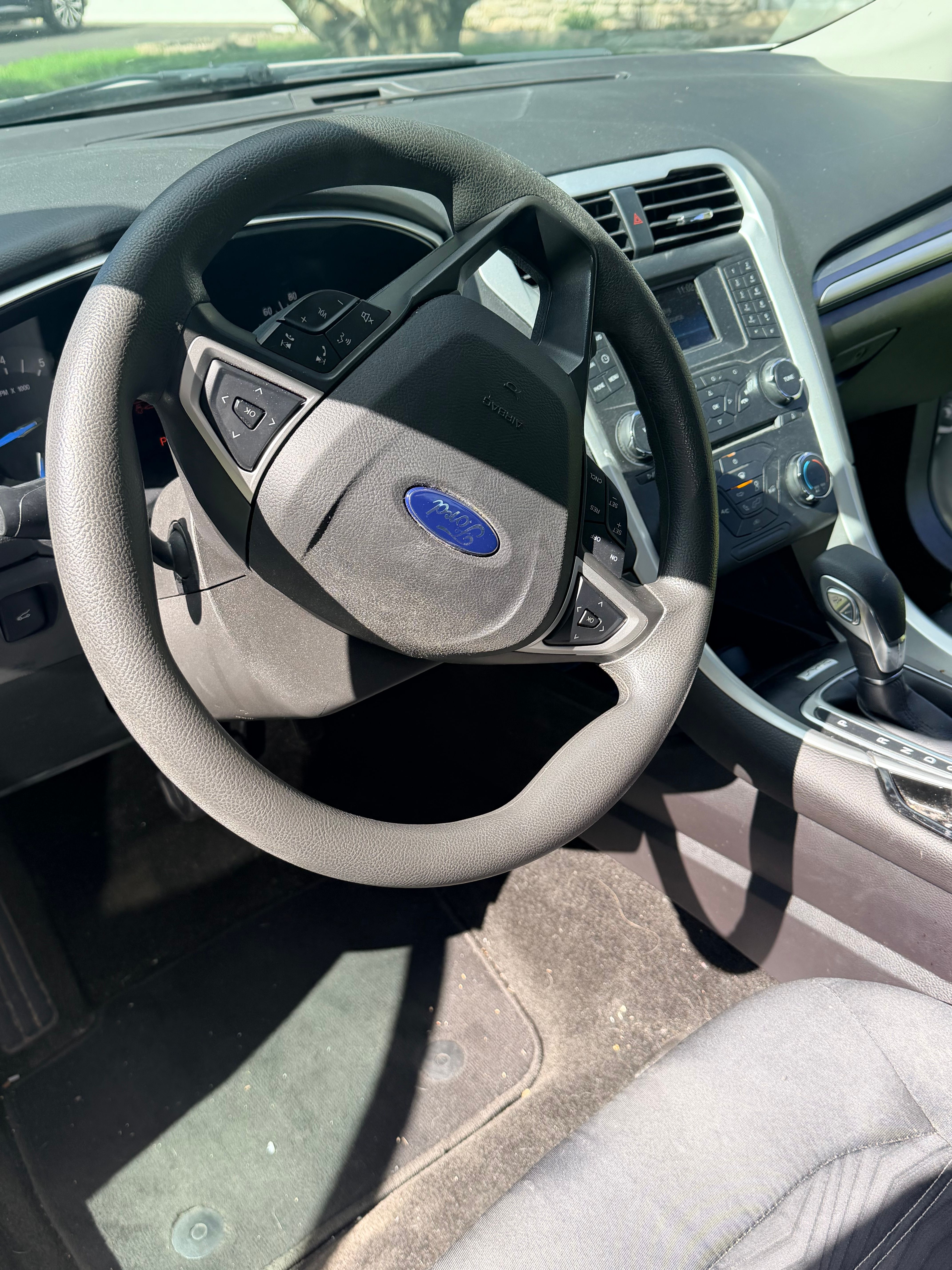 Used 2016 Ford Fusion SE FWD image 2