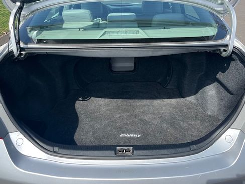 Used 2010 Toyota Camry XLE image 11