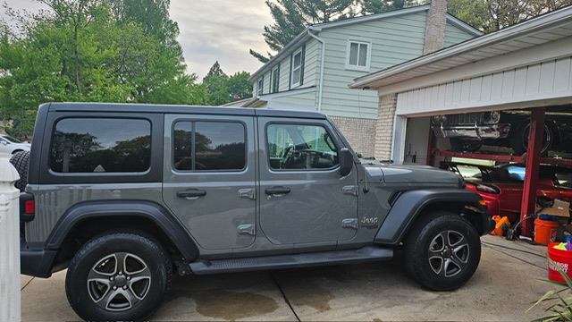 Used 2018 Jeep Wrangler Unlimited Sport S AWD/4WD image 2