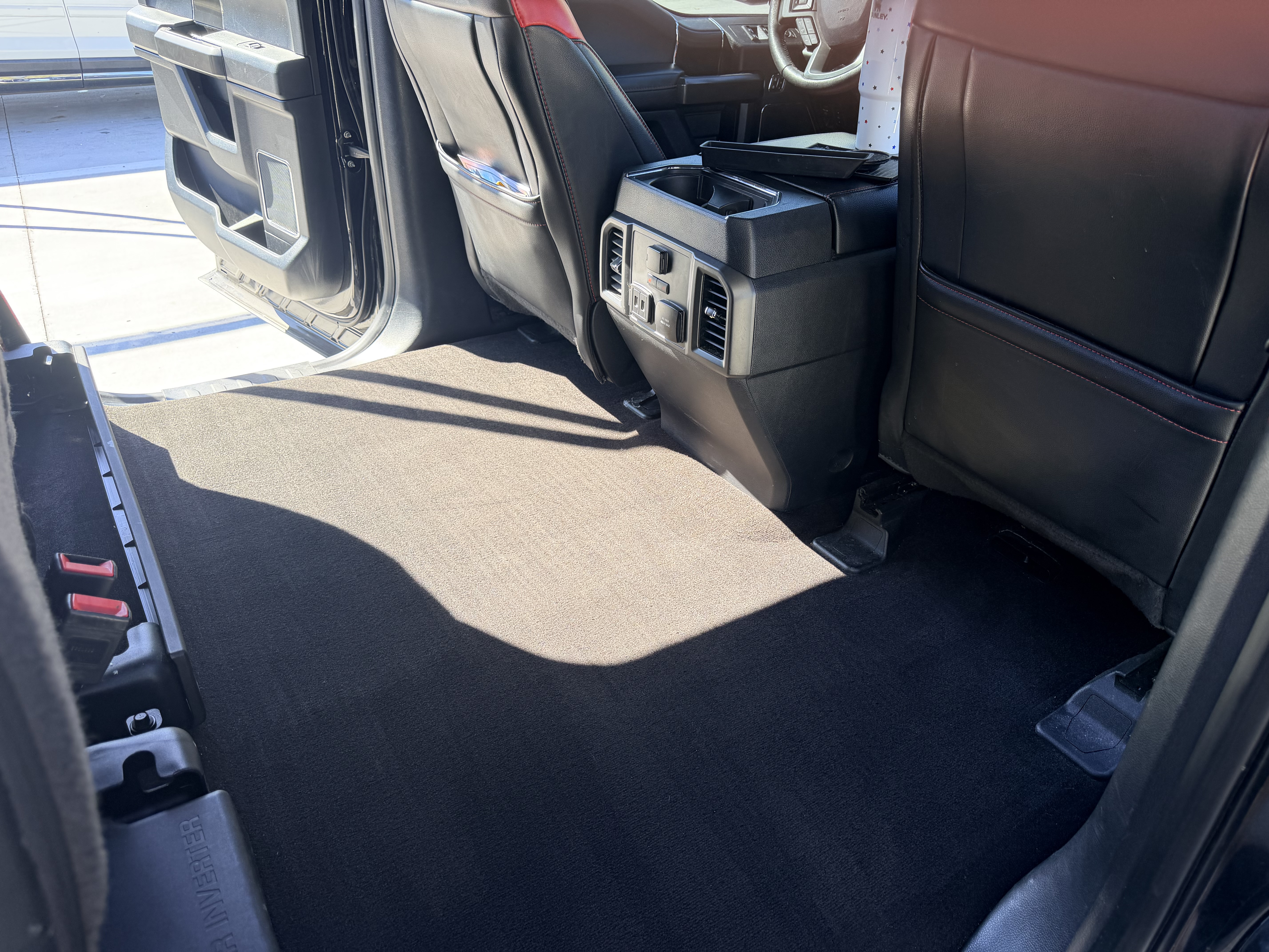 Used 2019 Ford F150 Lariat w/ Equipment Group 502A Luxury AWD/4WD image 19