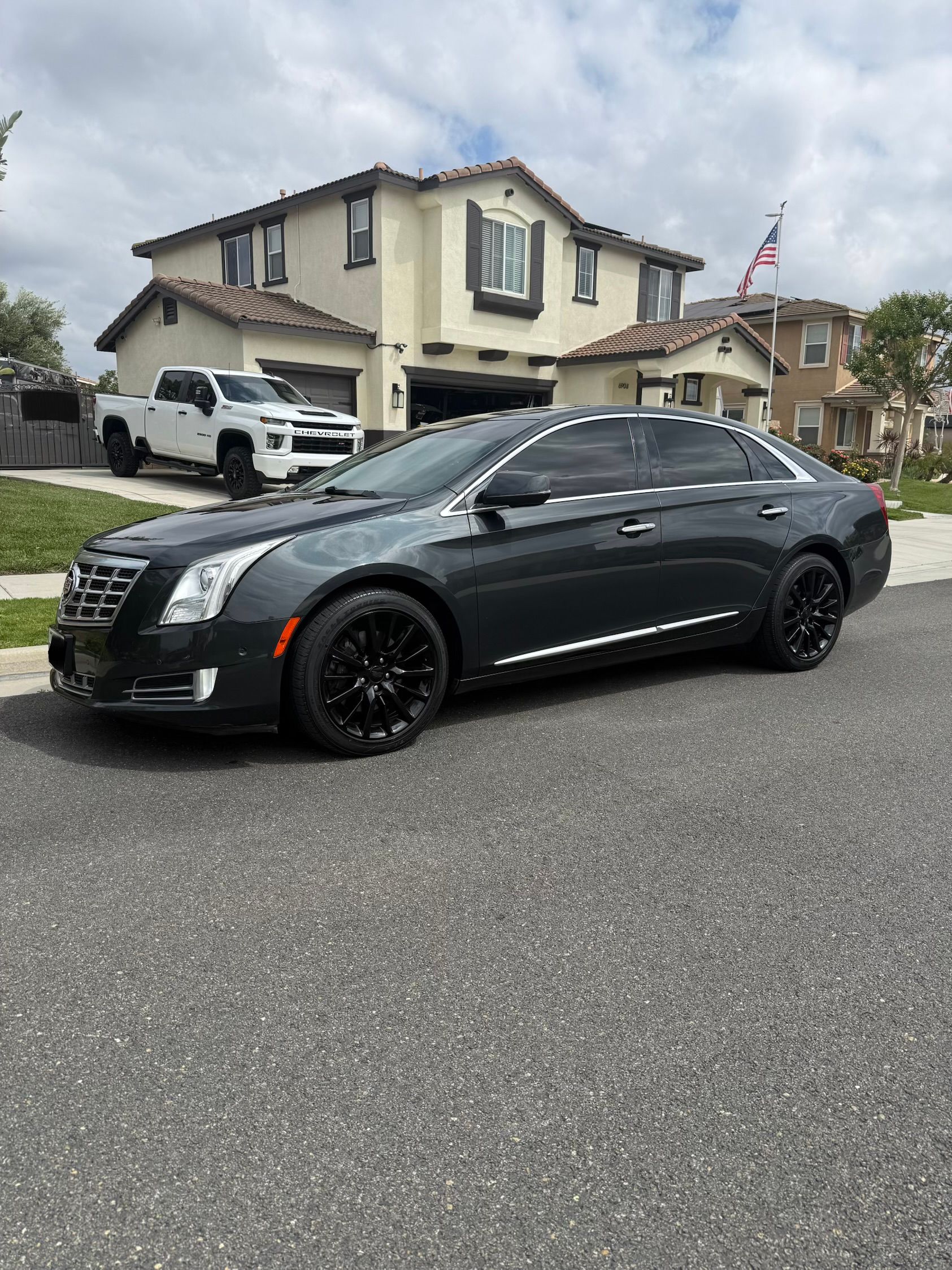 Used 2014 Cadillac XTS Luxury FWD image 1