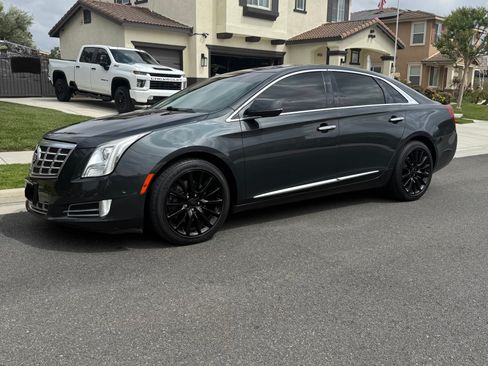 Used 2014 Cadillac XTS Luxury FWD image 1
