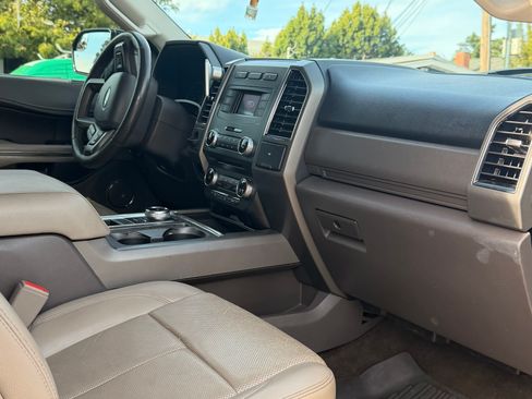 Used 2018 Ford Expedition XLT w/ Equipment Group 201A RWD image 18