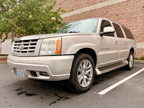 Used 2005 Cadillac Escalade ESV AWD image 4