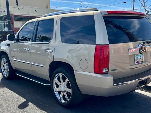 Used 2009 Cadillac Escalade AWD image 2