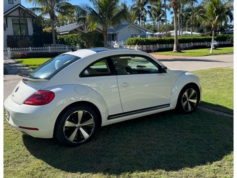 Used 2013 Volkswagen Beetle 2.0T image 2