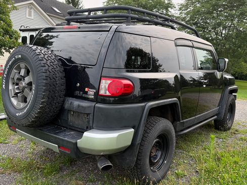 Used 2007 Toyota FJ Cruiser 4WD w/ TRD Special Edition image 6