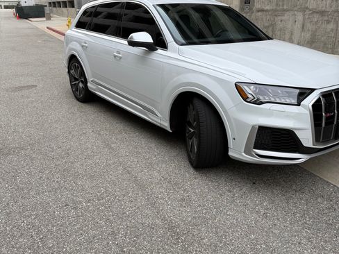 Used 2022 Audi SQ7 Premium Plus w/ SQ7 Executive Package image 9