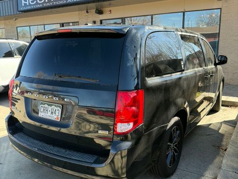 Used 2018 Dodge Grand Caravan SE image 11