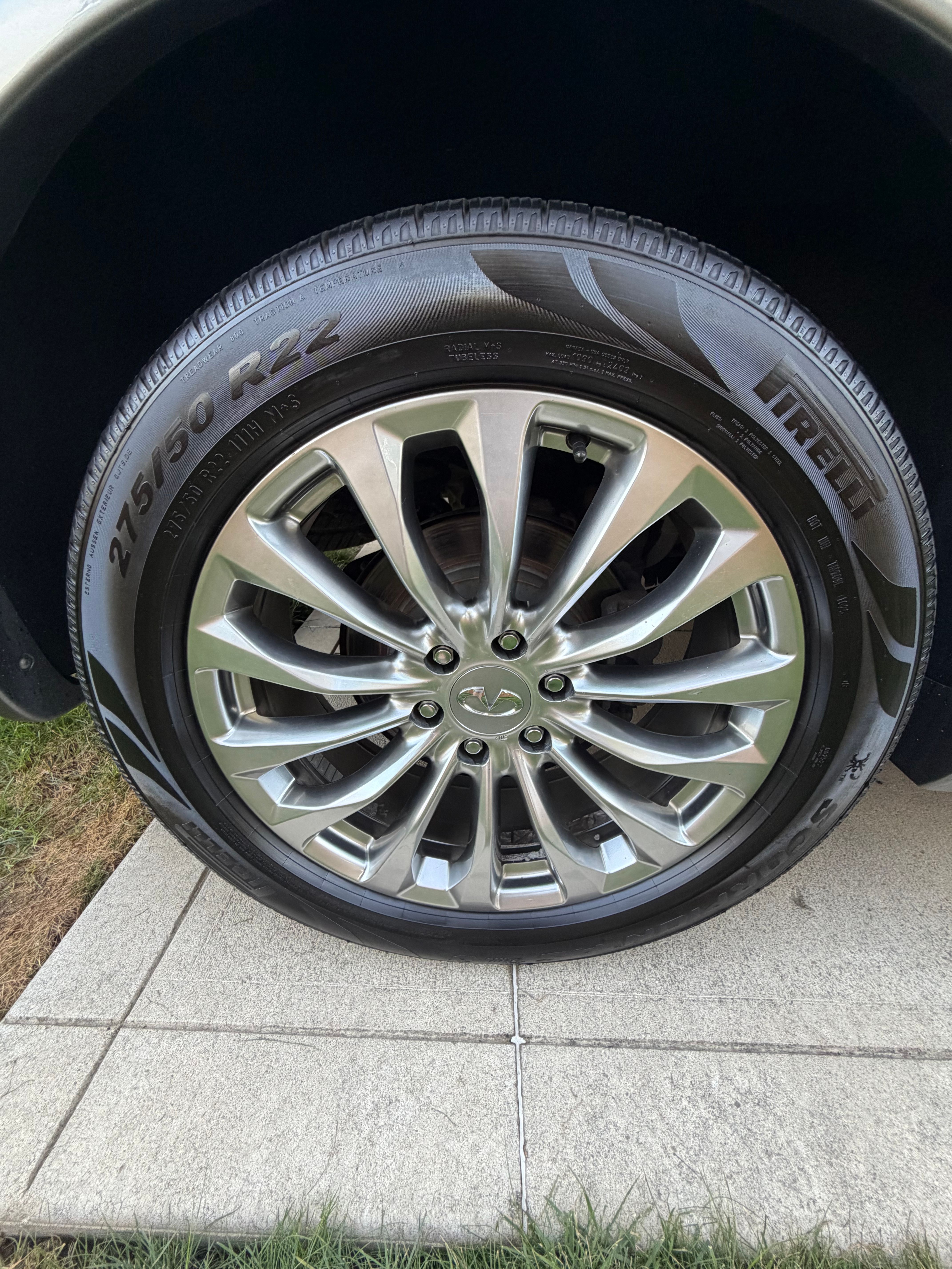 Used 2017 INFINITI QX80 4WD w/ Deluxe Technology Package image 13