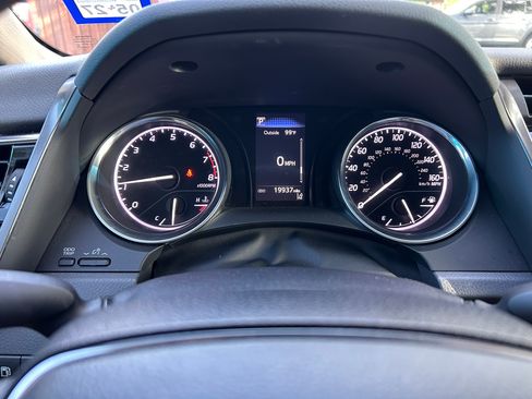 Used 2018 Toyota Camry LE FWD image 13