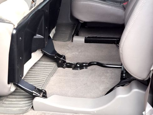 Used 2005 Chevrolet Avalanche Z71 w/ Preferred Equipment Group image 16