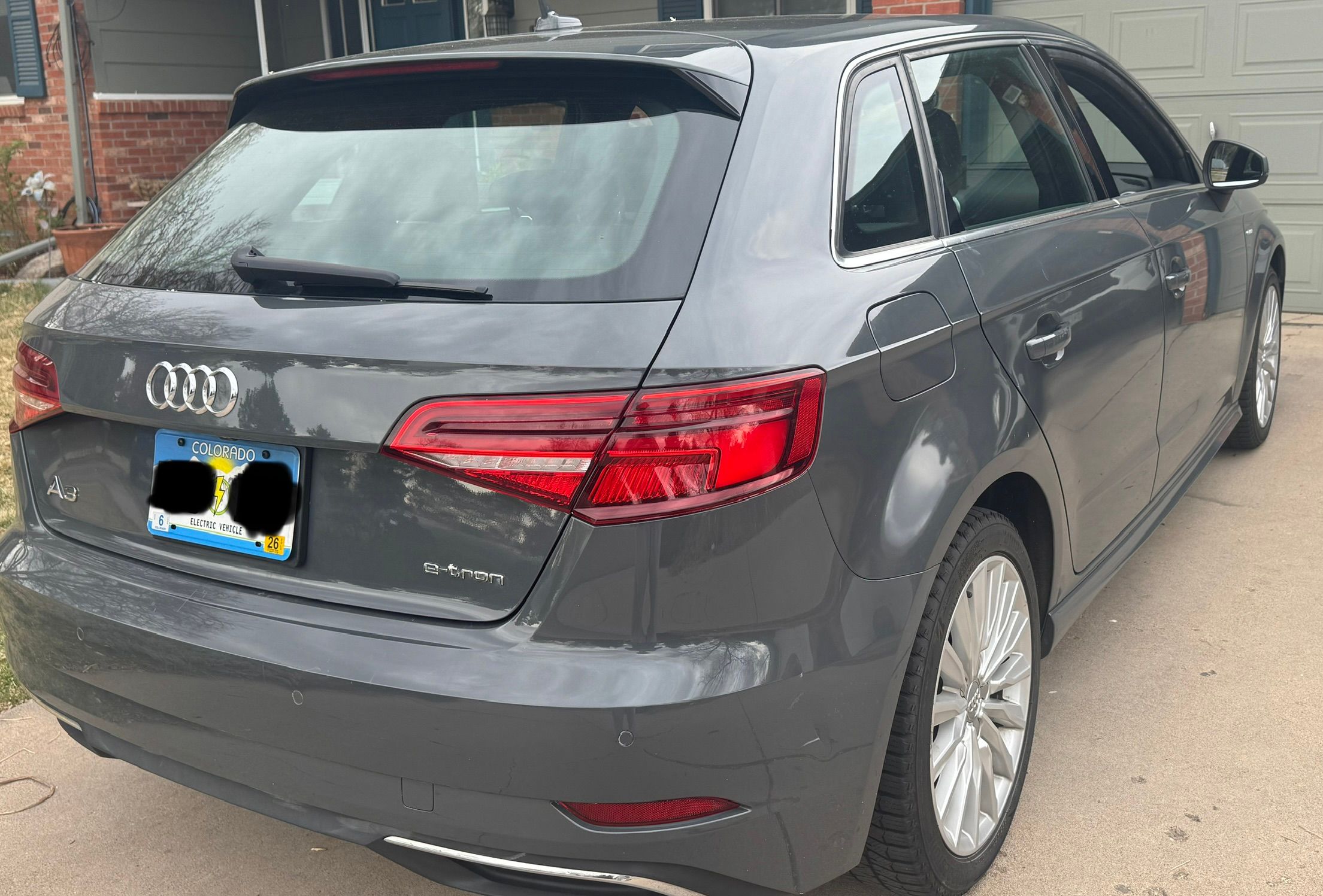 Used 2017 Audi A3 e-tron Premium Plus w/ Technology Package FWD image 2
