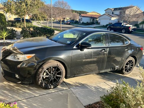 Used 2015 Lexus ES 300h image 2