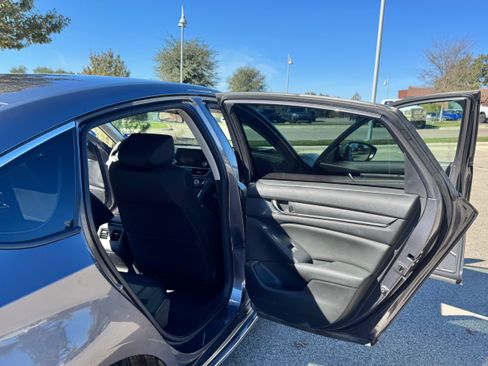 Used 2019 Honda Accord EX image 19